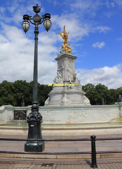 Photo 6"x4" Queen Victoria Memorial Westminster c2011