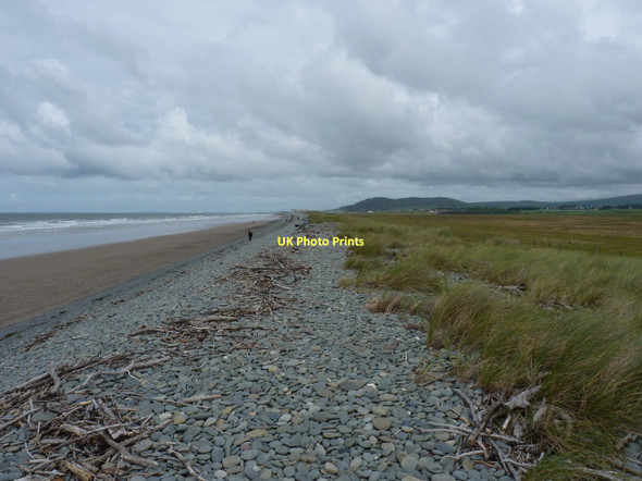 Photo 6"x4" Tywyn beach and winter storm shingle Tywyn\/SH5800 c2011