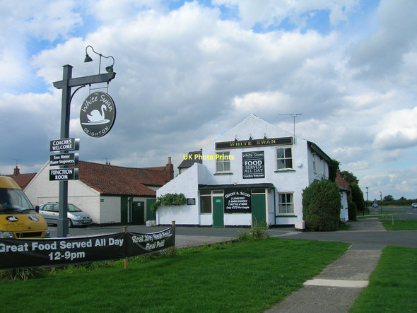 Photo 6"x4" The White Swan, Deighton Deighton\/SE6244 c2011