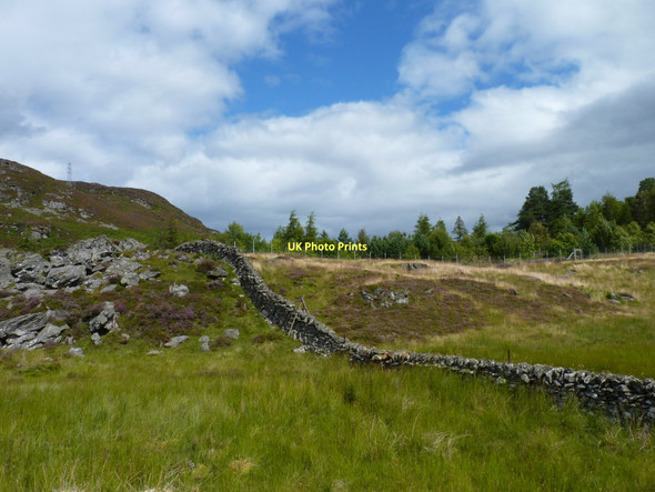 Photo 6"x4" Stone dyke beside rocks Riemore Lodge c2011