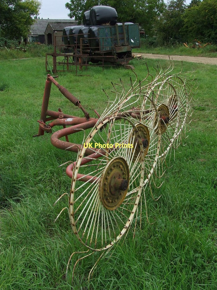 Photo 6"x4" Old Hay Rake Barking Tye c2011
