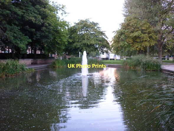 Photo 6"x4" A pond in Queen's Gardens, Hull Kingston upon Hull c2011