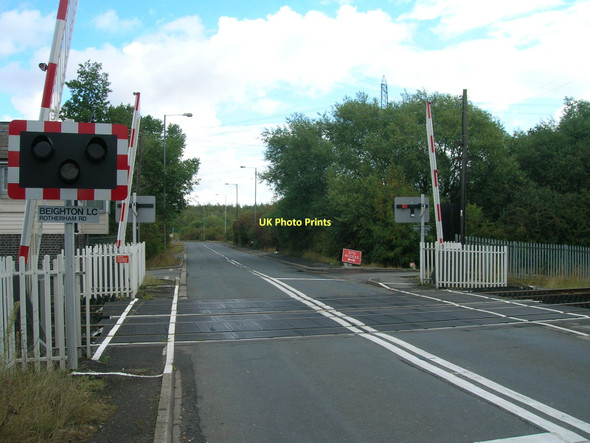 Photo 6"x4" Rotherham Road level crossing Beighton\/SK4483 c2011