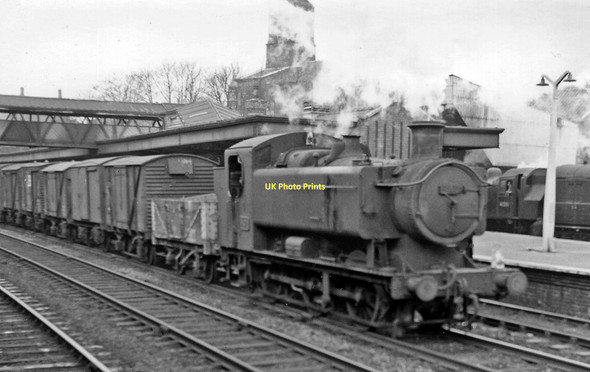 Photo 6"x4" Up goods train passing through Wellington (Salop) station Wellington\/SJ6411 c1960