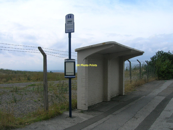 Photo 6"x4" Bus shelter on Holling's Lane Sunnyside\/SK4793 c2011