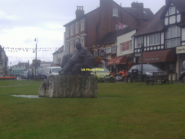 Photo 6"x4" Statue of Winston Churchill, Westerham Green Westerham c2011