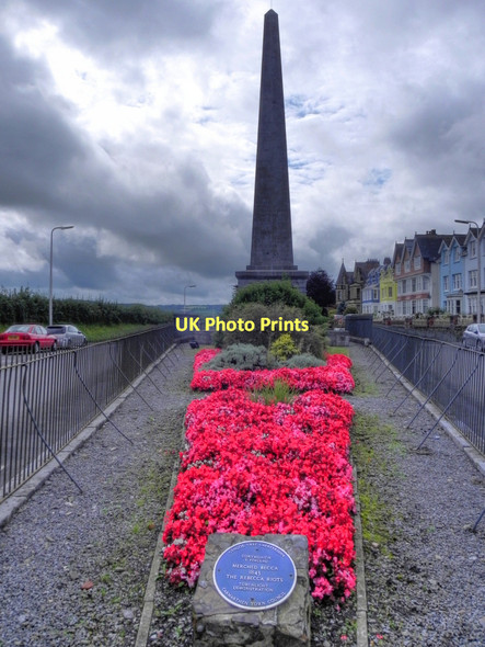 Photo 6"x4" Garden and Picton Monument, Carmarthen Carmarthen\/Caerfyrddin c2011