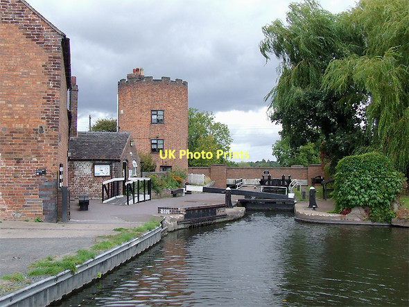 Photo 6"x4" Gailey Lock and Toll Office, Staffordshire Gailey Wharf c2011