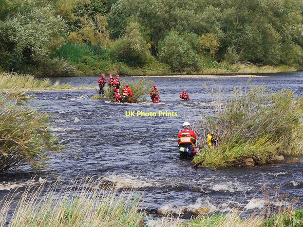 Photo 6"x4" Tyne & Wear Fire Brigade practice river rescue in River Tyne above Ovingham Bridge Prudhoe c2011
