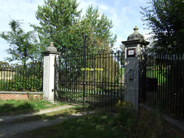 Photo 6"x4" Gates for Highcliffe Manor Flamborough c2011