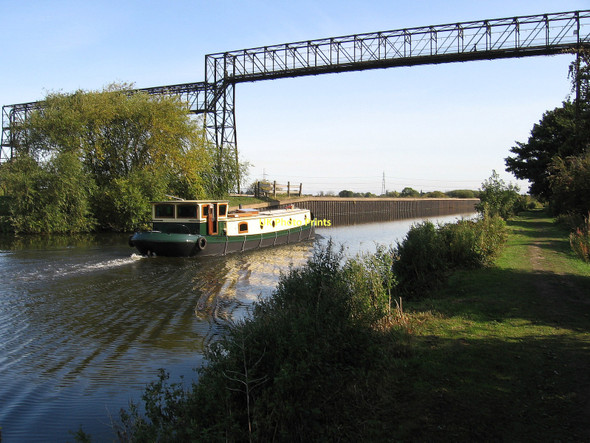 Photo 6"x4" Kirk Sandall - barge at pipe bridge Barnby Dun c2011