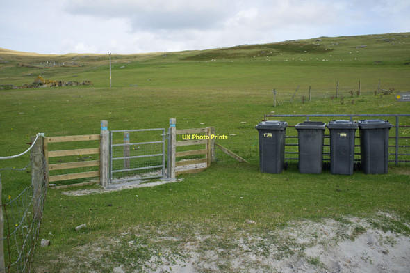 Photo 6"x4" New gate for Berneray walk Ruisigearraidh c2011