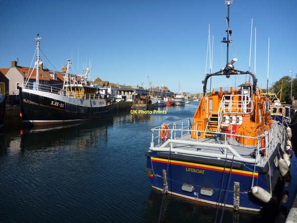 Photo 6"x4" Coastal Berwickshire : Rebecca and the Lifeboat Eyemouth c2011