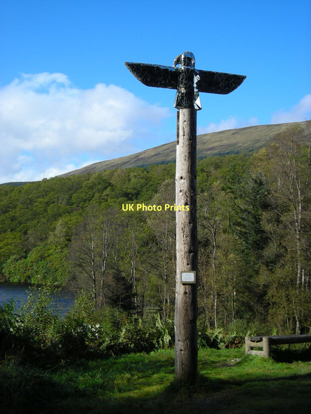 Photo 6"x4" Eagle sculpture on Loch Ard path Milton\/NN5001 c2011