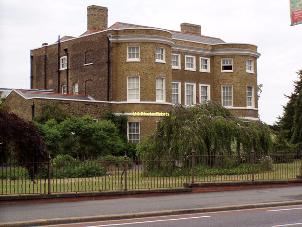 Photo 6"x4" The William Morris Gallery (Water House) Forest Road Walthamstow Walthamstow c2006