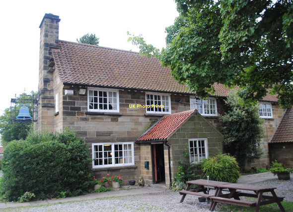 Photo 6"x4" Bluebell Inn at Ingleby Cross Ingleby Arncliffe c2011