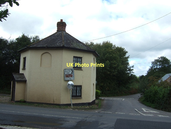 Photo 6"x4" Octagonal tollhouse on A396 near Exebridge Exebridge c2011