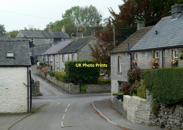 Photo 6"x4" Village scene, Great Longstone Great Longstone c2011