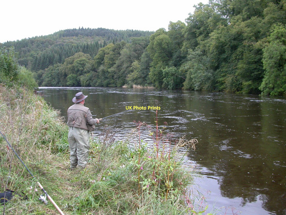 Photo 6"x4" Fishing the River Annan Brydekirk c2006