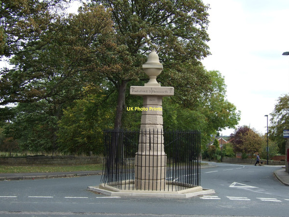 Photo 6"x4" Way marker, Ackworth High Ackworth c2011