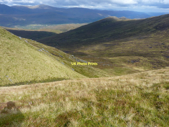 Photo 6"x4" Down into the Toll Odhar Aonach Shasuinn c2011
