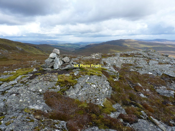Photo 6"x4" A small cairn on the edge of Creag nan Gobhar Carn a' Choire Bhuidhe\/NH1816 c2011