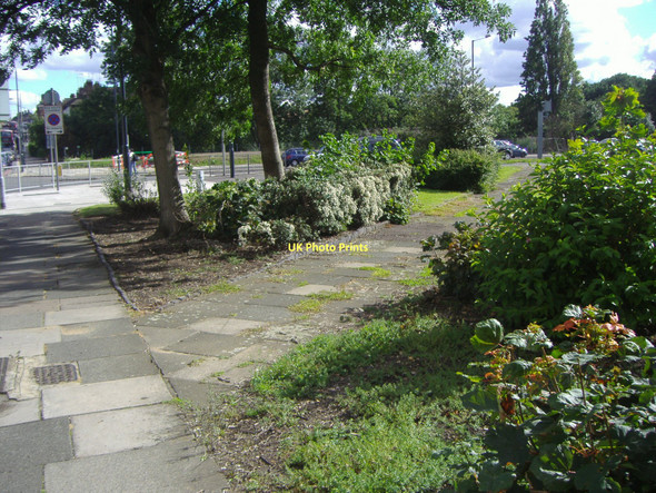 Photo 6"x4" Footpath from Finchley Road to the North Circular, Henlys Corner Hendon\/TQ2389 c2007