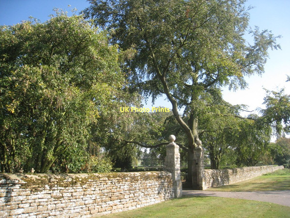 Photo 6"x4" Wall and gate pillars, Cammeringham Cammeringham c2011