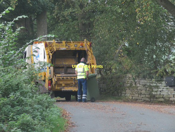 Photo 6"x4" Green bin day Westerdale\/NZ6605 c2011