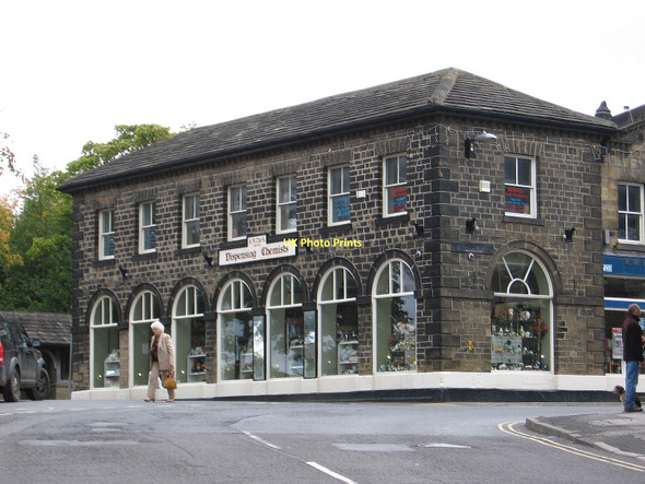 Photo 6"x4" Penistone - chemists on Market Street Penistone c2011