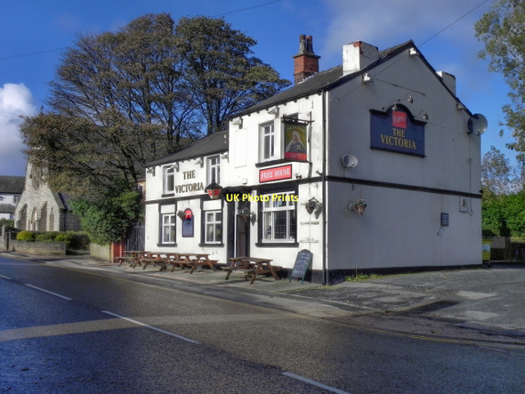Photo 6"x4" The Victoria Aspull c2011