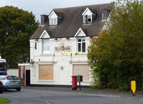 Photo 6"x4" The Old Inn pub Tipton\/SO9592 c2011