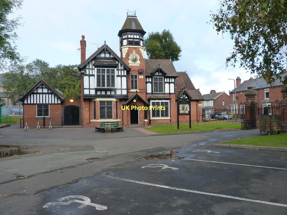Photo 6"x4" The old Reading Room building at Greets Green West Bromwich c2011