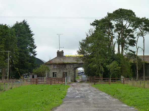 Photo 6"x4" Farmhouse with archway Fordstown c2011