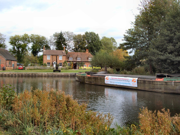 Photo 6"x4" Barge on the River Wey Guildford c2011