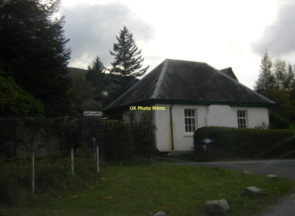 Photo 6"x4" Cottage, West Tempar Kinloch Rannoch c2011
