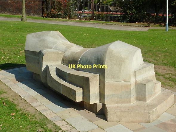 Photo 6"x4" Sculpture near Wolverhampton Top Lock Wolverhampton c2011 P1