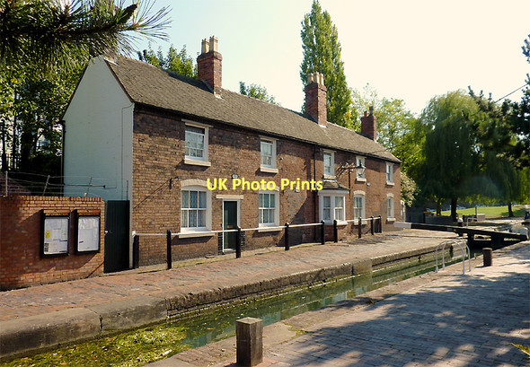 Photo 6"x4" Wolverhampton Top Lock No 1,  and cottages Wolverhampton c2011