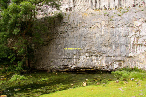 Photo 6"x4" Malham Beck flows from beneath Malham Cove Malham\/SD9062 c2011 P1