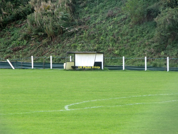 Photo 6"x4" Dugout, Brownlands Park, home of Luncarty Football Club Luncarty\/NO0929 c2011