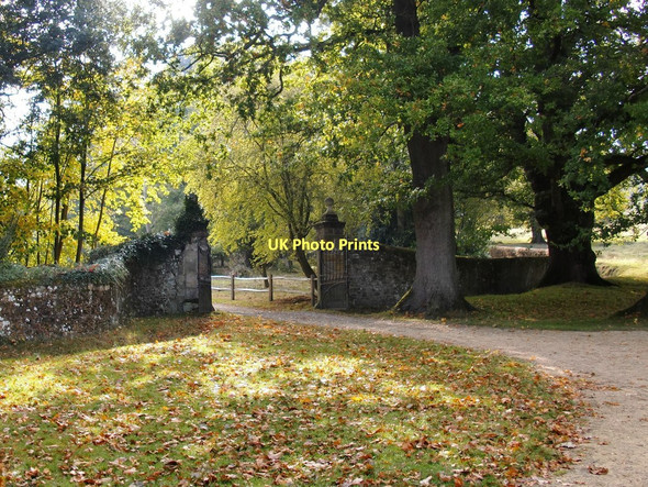 Photo 6"x4" Gateway, Petworth Park Hampers Green c2011