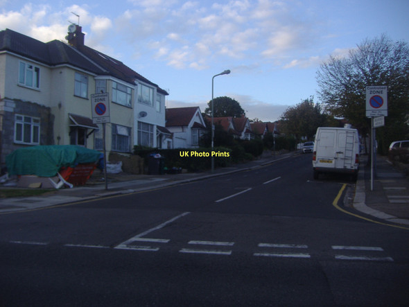 Photo 6"x4" Bedford Avenue, Barnet Barnet c2011