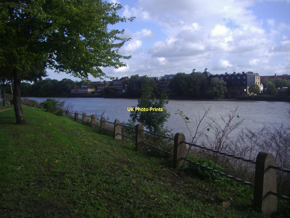 Photo 6"x4" The river Thames at Chiswick Barnes c2010