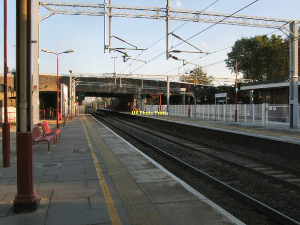Photo 6"x4" Harrow & Wealdstone Station Harrow\/TQ1488 c2011