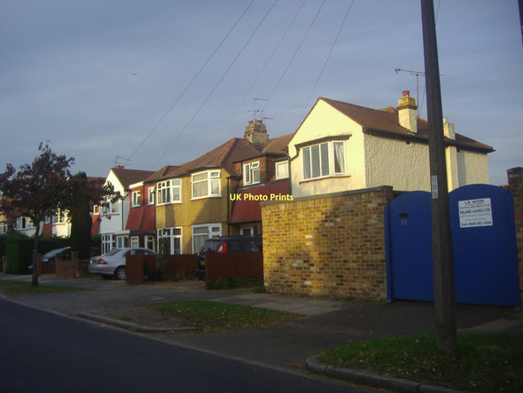 Photo 6"x4" Houses on Hatherop Road, Hampton Sunbury c2011