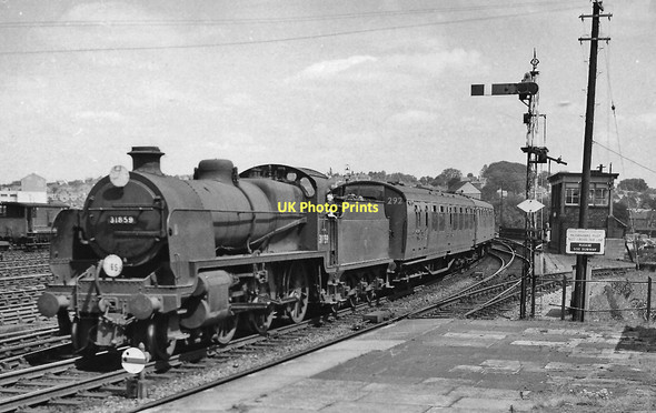 Photo 6"x4" Stopping train from Waterloo entering Salisbury Salisbury c1963