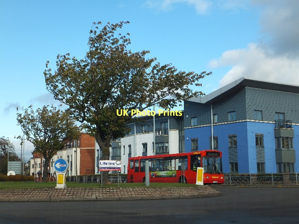 Photo 6"x4" Vine Island (traffic island) and modern apartments Fordhouses c2011