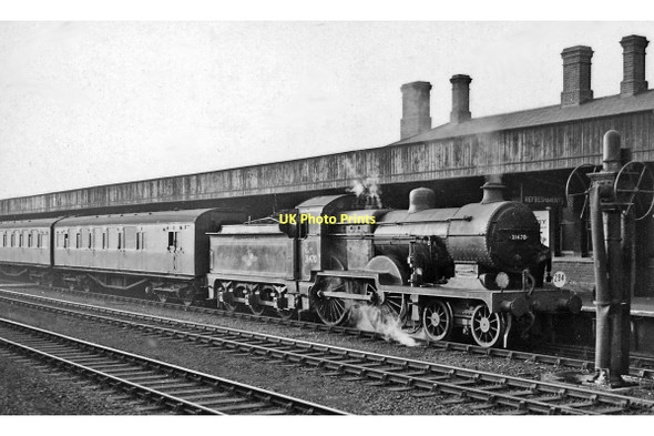 Photo 6"x4" Down stopping train from Redhill at Tonbridge Tonbridge c1958