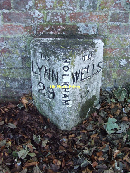 Photo 6"x4" Old Milestone Holkham c2011