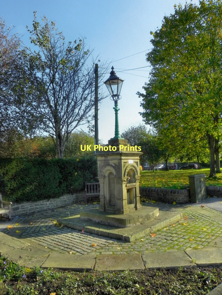 Photo 6"x4" Woodley Drinking Fountain Romiley c2011